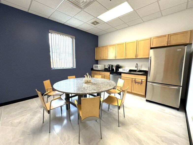 1350 Lake St, Roselle, IL à louer - Photo de l’immeuble – Image 3 sur 10