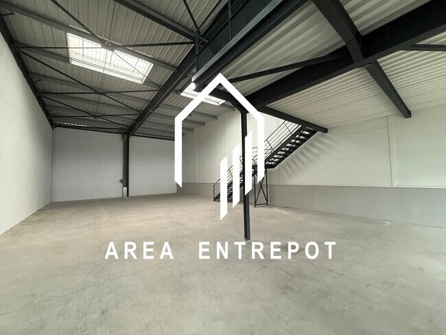 Plus de détails pour Local d'activités à louer