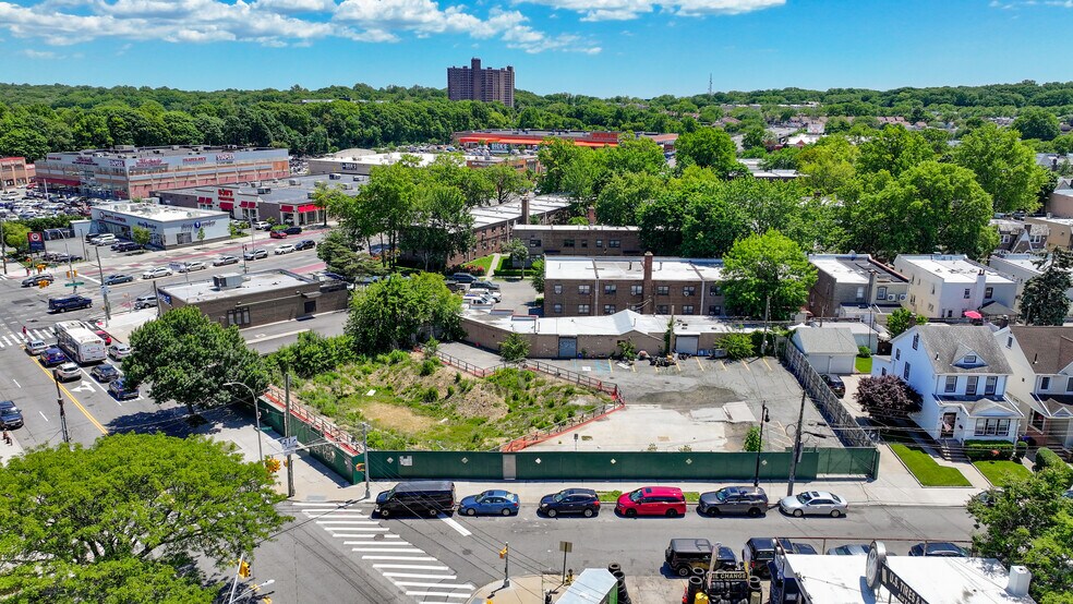 8940 Metropolitan Ave, Fresh Pond, NY à vendre - Photo principale – Image 1 sur 2
