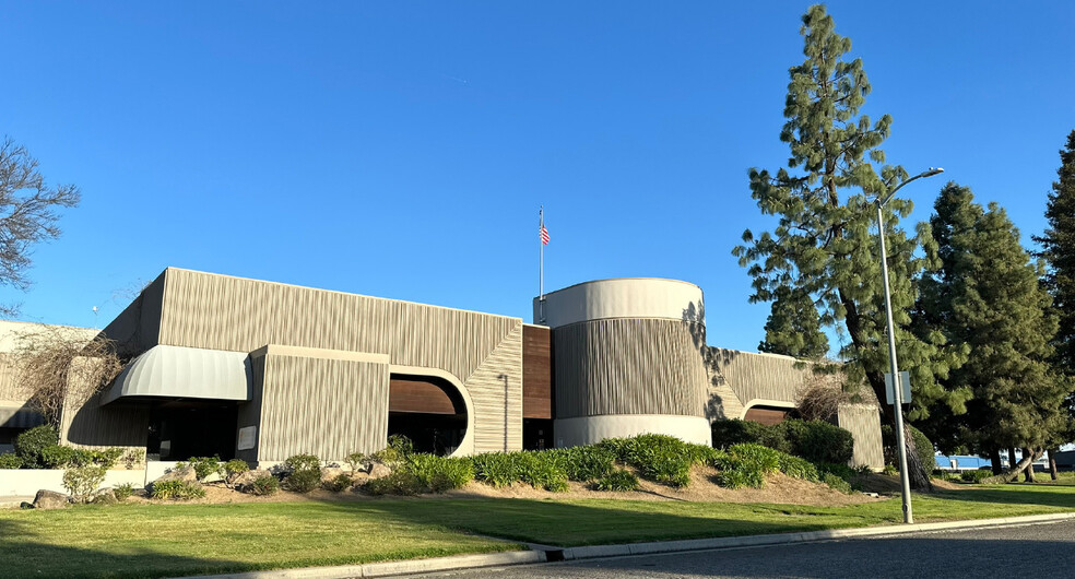 2842 N Business Park Ave, Fresno, CA à louer - Photo de l’immeuble – Image 1 sur 15