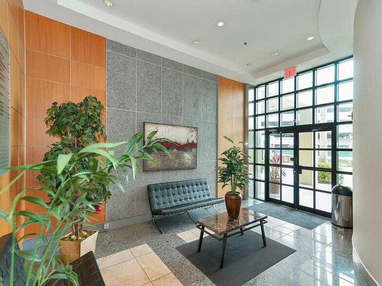 5975 Sunset Dr, Miami, FL à louer - Photo intérieure – Image 2 sur 5