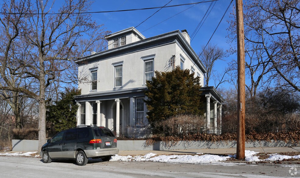 106 Wellington Pl, Cincinnati, OH à louer - Photo de l’immeuble – Image 1 sur 15