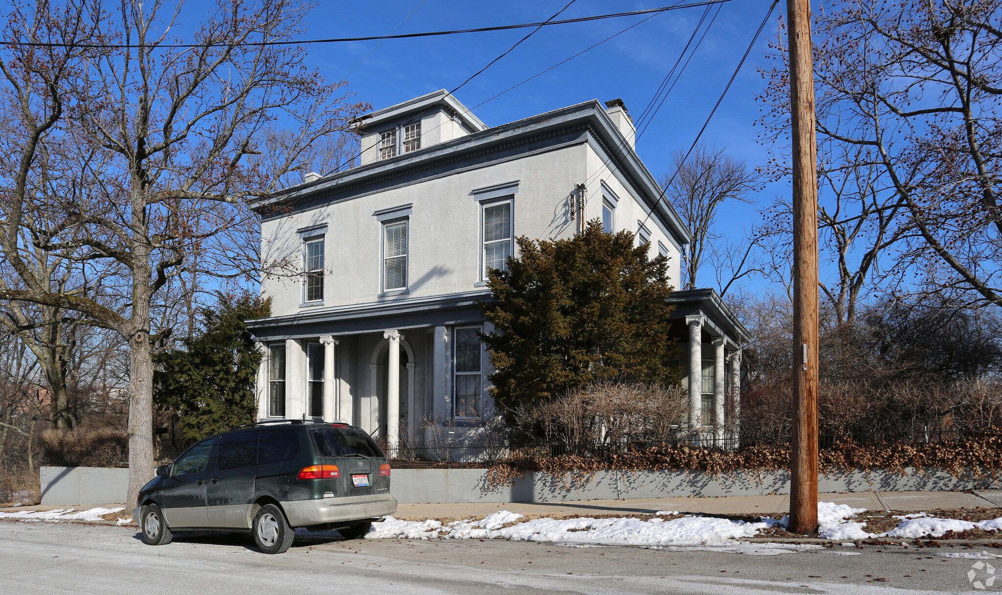 106 Wellington Pl, Cincinnati, OH à louer Photo de l’immeuble– Image 1 sur 16