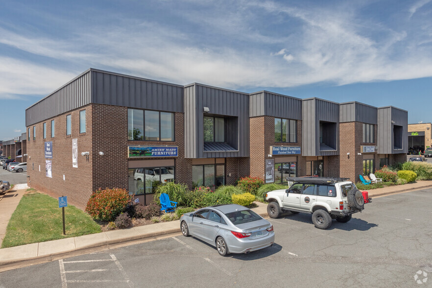 14150 Willard Rd, Chantilly, VA à louer - Photo de l’immeuble – Image 2 sur 12