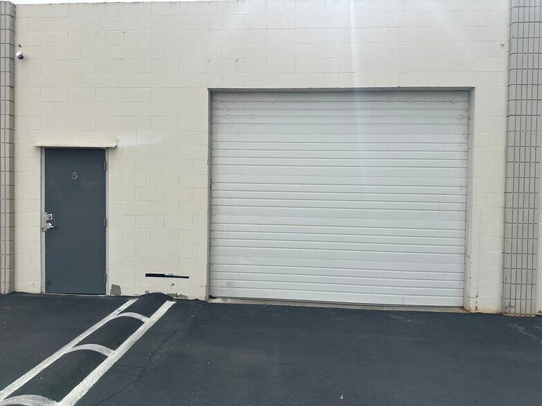 6829 Canoga Ave, Canoga Park, CA à louer - Photo de l’immeuble – Image 3 sur 13