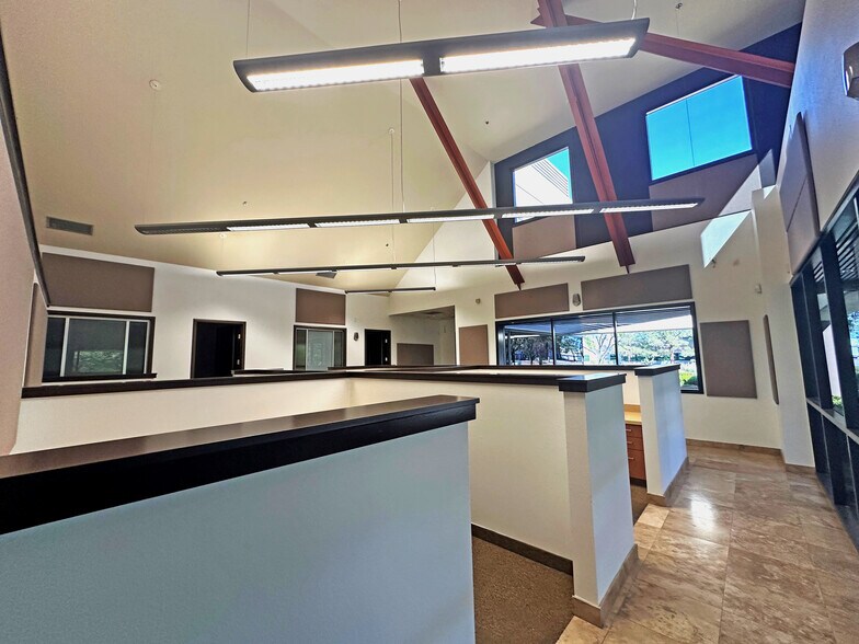 955 Grier Dr, Las Vegas, NV à louer - Photo de l’immeuble – Image 3 sur 18