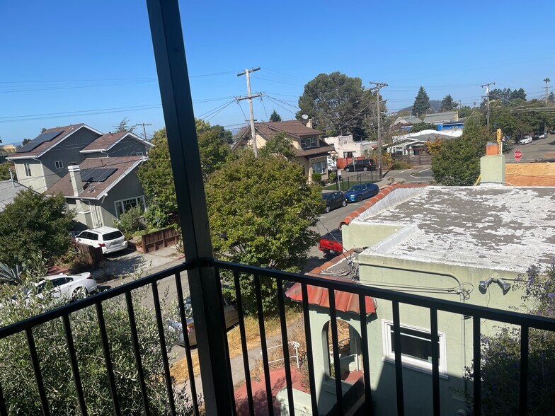 1239 Berkeley Way, Berkeley, CA à vendre - Photo de l’immeuble – Image 2 sur 12