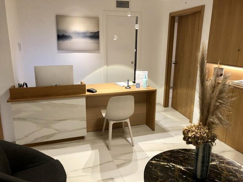 Bureau dans Antibes à louer - Photo intérieure – Image 1 sur 9