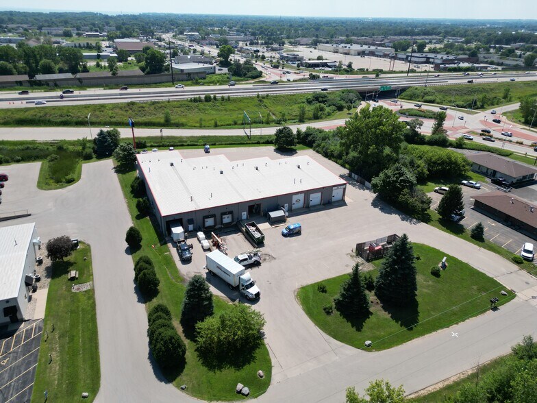 1125 W Tuckaway Ln, Menasha, WI à louer - Photo de l’immeuble – Image 2 sur 11