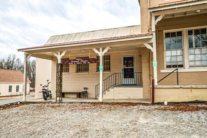 300 E 6th Ave, Kenbridge, VA à louer - Photo principale – Image 1 sur 1