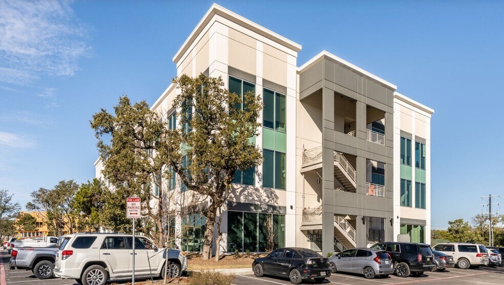 3239 N Loop 1604, San Antonio, TX à louer - Photo de l’immeuble – Image 3 sur 6