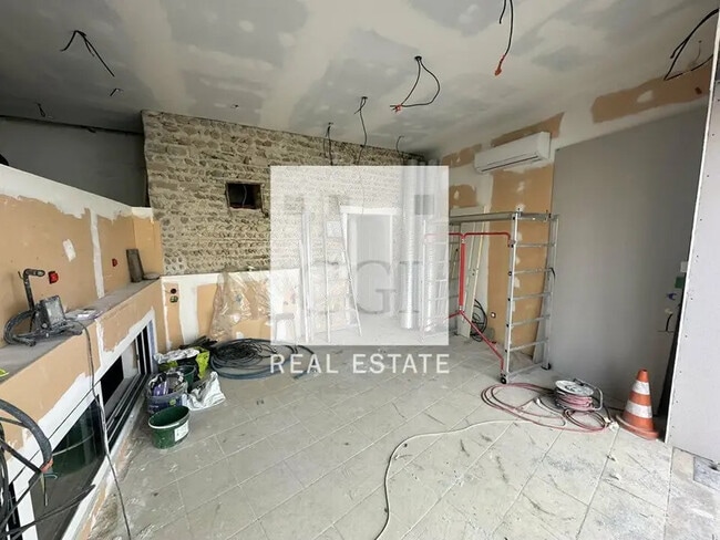 Plus de détails pour 82 Avenue Charles De Gaulle, Caluire-et-Cuire - Local commercial à louer