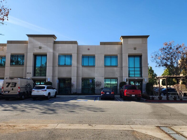 9830 6th St, Rancho Cucamonga, CA à louer - Photo de l’immeuble – Image 2 sur 4