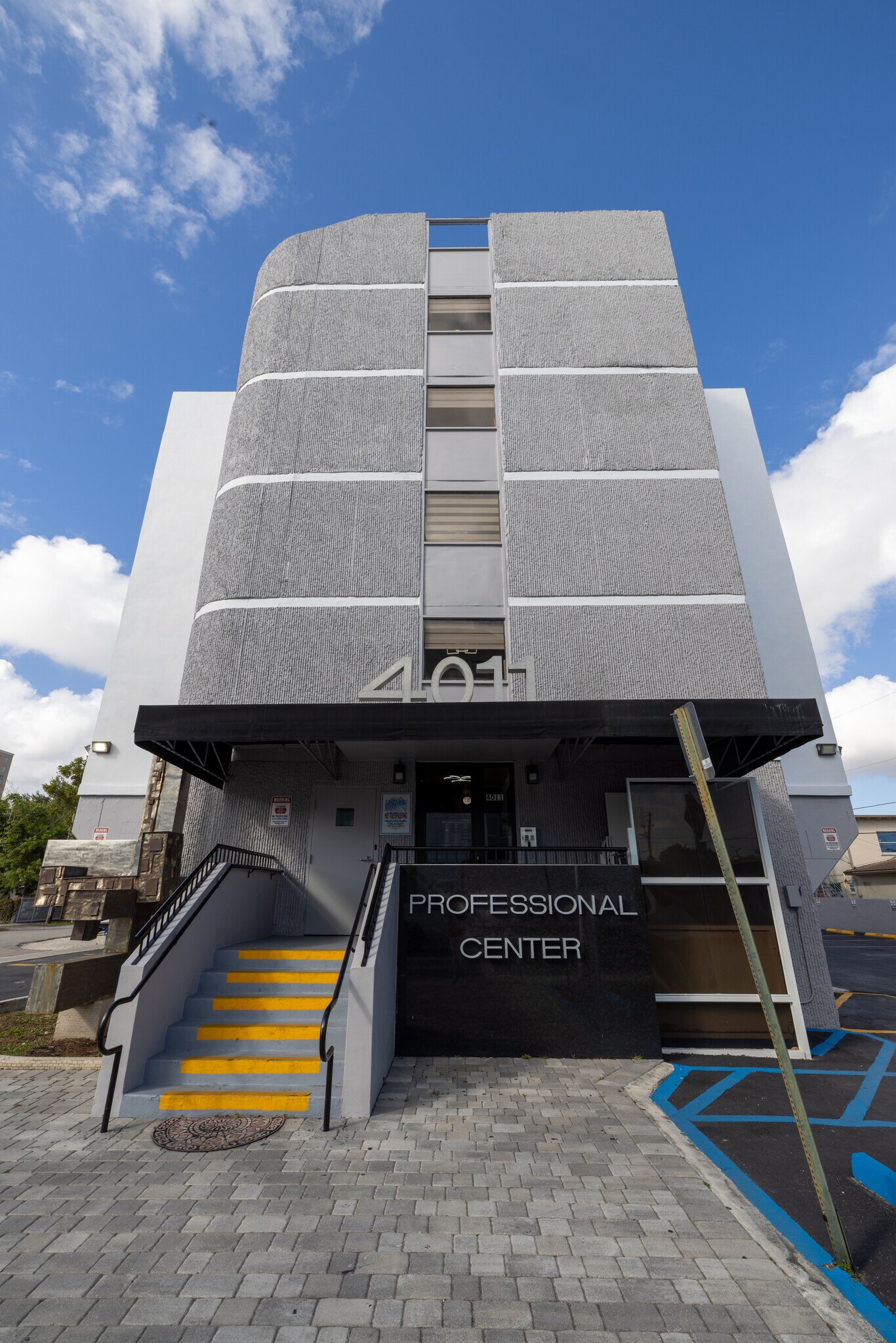 4011 W Flagler St, Miami, FL à louer Photo de l’immeuble– Image 1 sur 21
