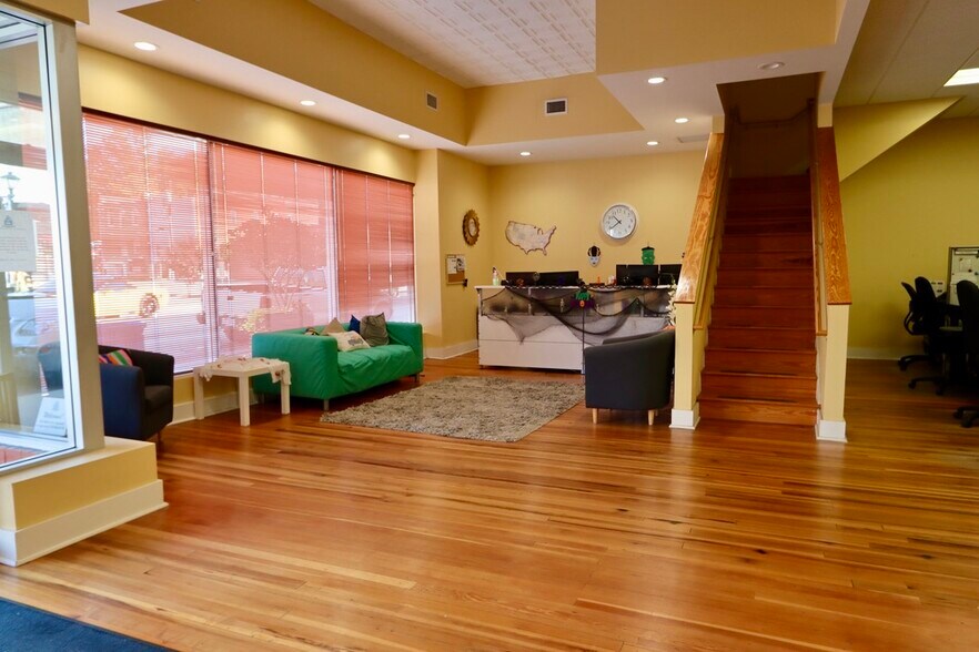 119 W Main St, Elkin, NC à vendre - Photo de l’immeuble – Image 2 sur 6