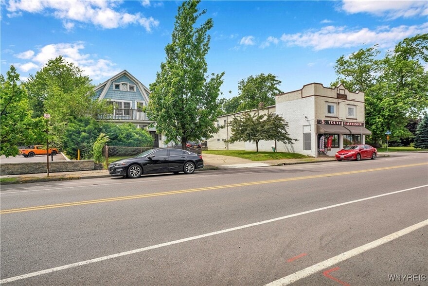 2325 S Park Ave, Buffalo, NY à vendre - Photo de l’immeuble – Image 3 sur 37
