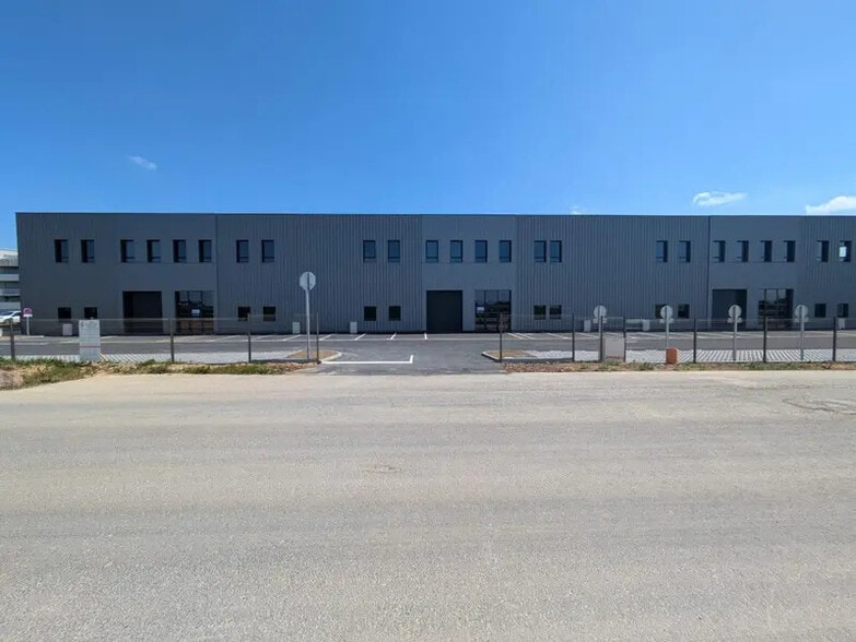 Local d’activités dans Caen à louer - Photo de l’immeuble – Image 2 sur 5