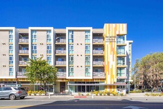 Plus de détails pour 5555-5557 Hollywood Blvd, Los Angeles, CA - Local commercial à louer