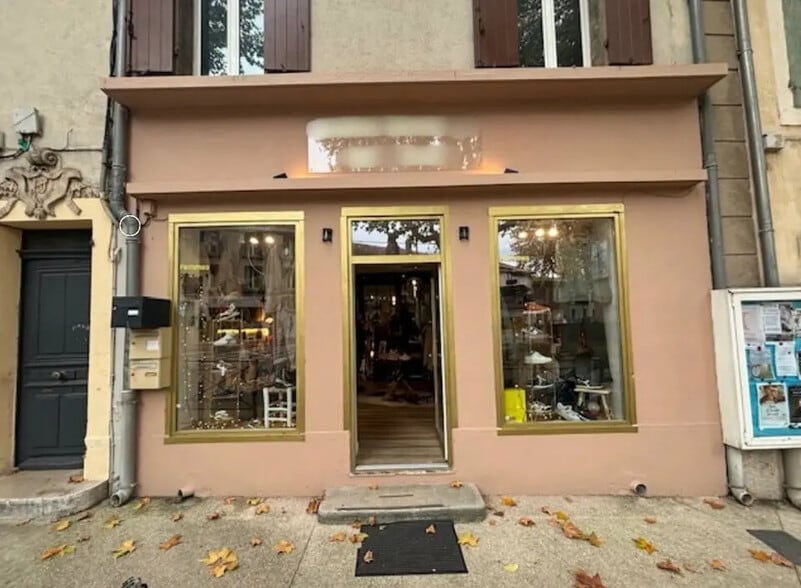 Local commercial dans Saint-Cannat à louer - Photo de l’immeuble – Image 1 sur 5