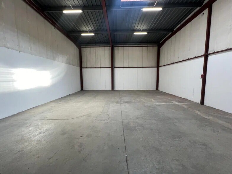 Local d’activités dans Champigny-sur-Marne à louer - Photo de l’immeuble – Image 1 sur 9