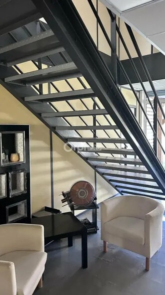 Bureau dans Sauvagnon à vendre - Photo de l’immeuble – Image 3 sur 18