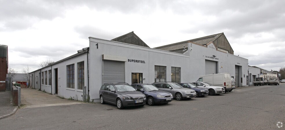 158 Dukes Rd, Londres à louer - Photo de l’immeuble – Image 2 sur 9