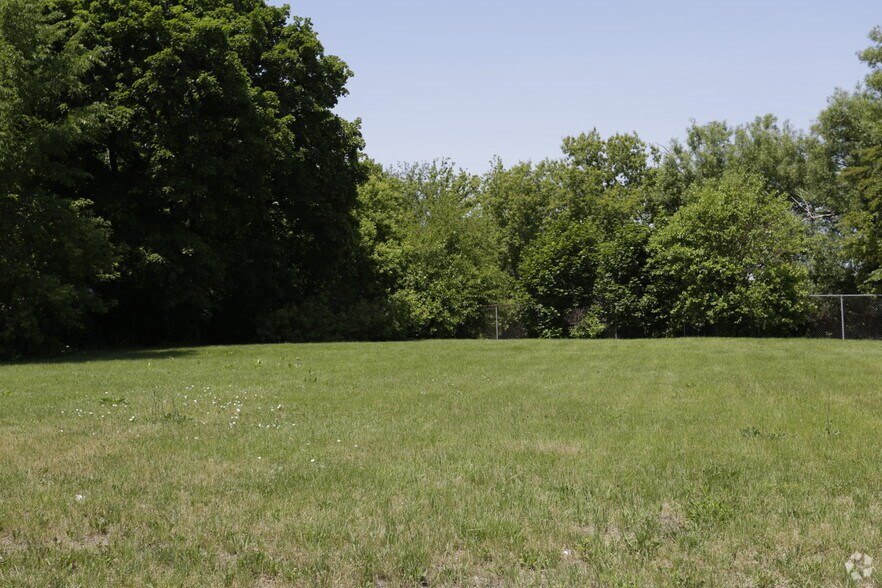 4700 Roosevelt Rd portefeuille de 2 biens à vendre sur LoopNet.fr - Photo de l’immeuble – Image 2 sur 3