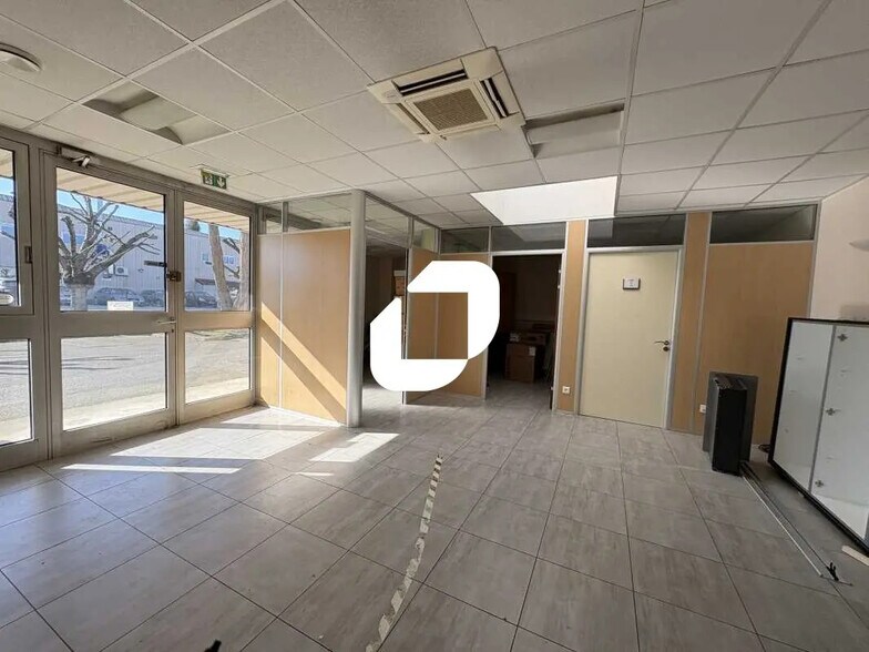 Bureau dans Les Clayes-sous-Bois à louer - Photo de l’immeuble – Image 2 sur 13