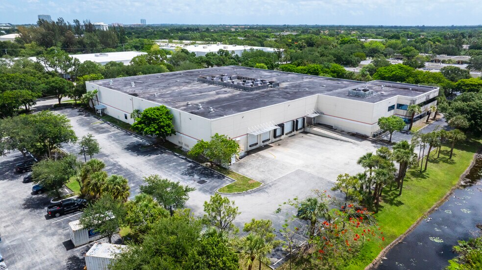 13800 Logistics Center, Sunrise, FL à louer - Photo de l’immeuble – Image 3 sur 4
