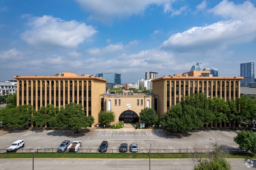 150 Riverside Dr E, Austin, TX à louer - Photo de l’immeuble – Image 3 sur 7