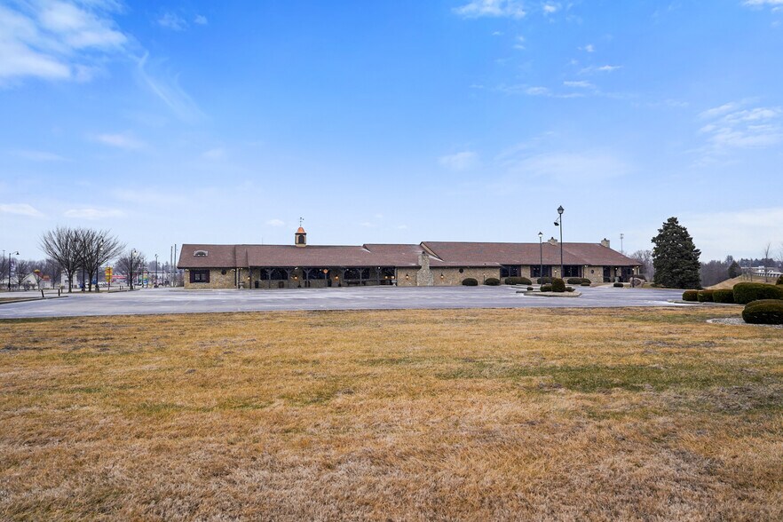 555 S Indiana St, Mooresville, IN à vendre - Photo de l’immeuble – Image 2 sur 56