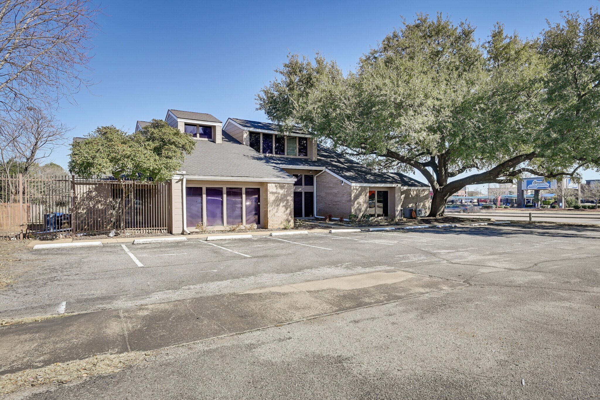 1400 N Cooper St, Arlington, TX à louer Photo principale– Image 1 sur 14