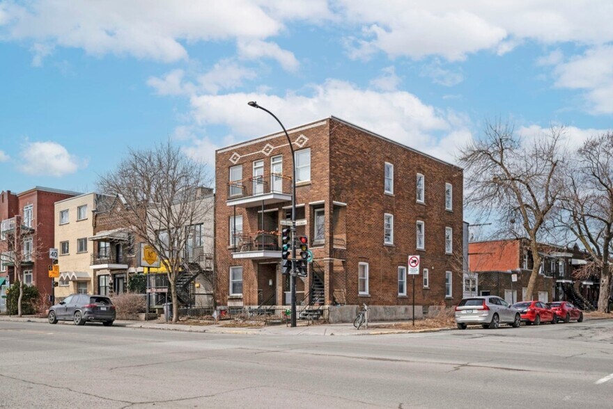2347 Boul Rosemont, Montréal, QC à vendre - Photo de l’immeuble – Image 2 sur 2