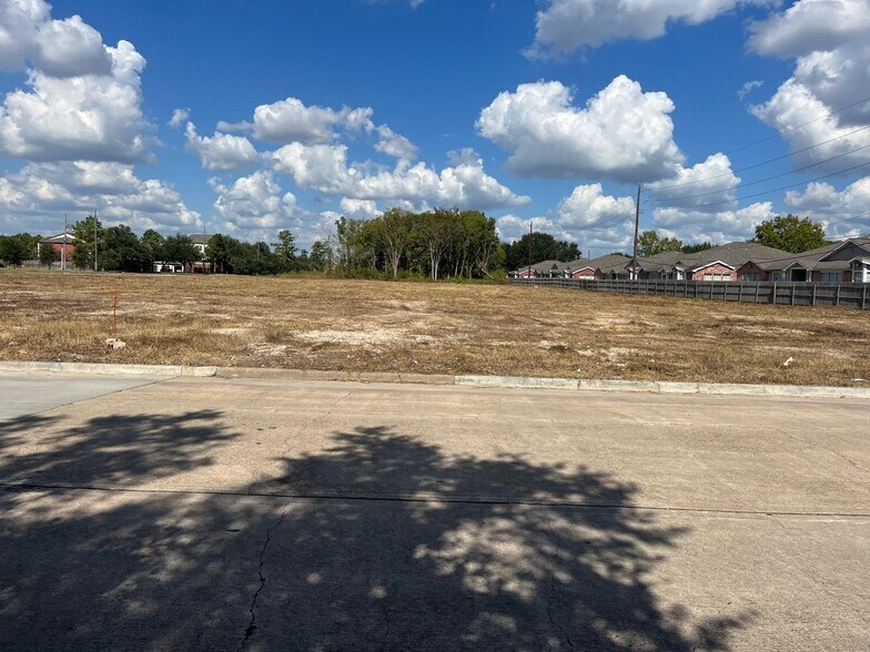 15010 Vickery Drive, Houston, TX à vendre - Photo de l’immeuble – Image 2 sur 6
