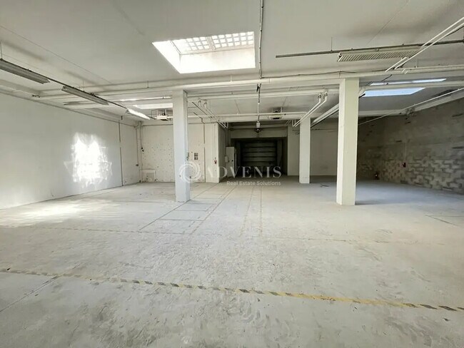 Plus de détails pour Local d’activités à vendre