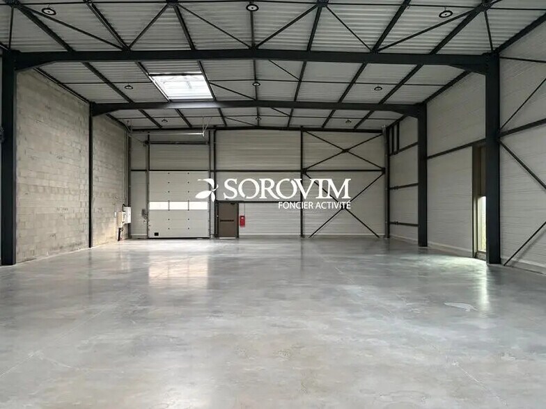 60 Chemin De La Petite Gare, Jons à vendre - Photo de l’immeuble – Image 3 sur 13