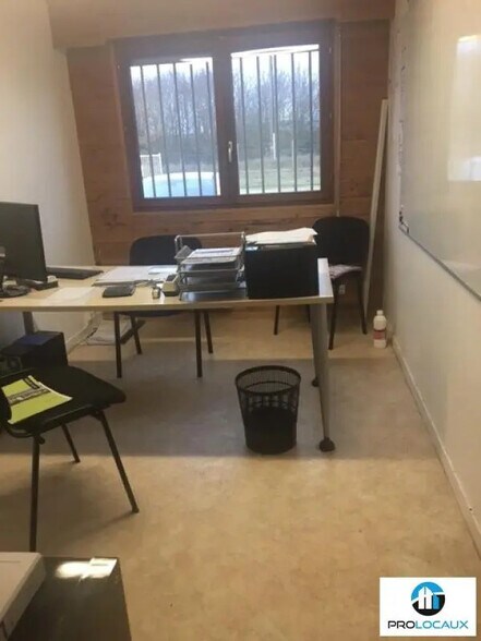 Local d’activités dans La Trinité-de-Thouberville à louer - Photo intérieure – Image 2 sur 3