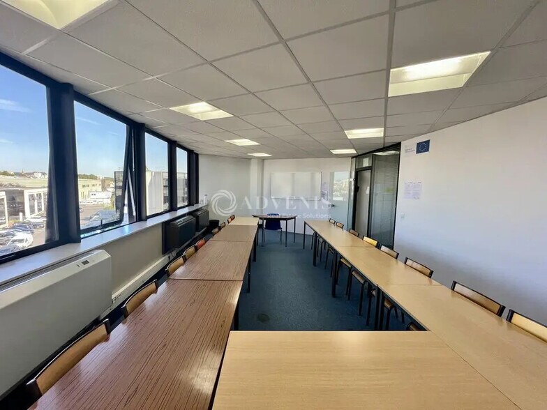 Bureau dans Argenteuil à louer - Photo de l’immeuble – Image 3 sur 8