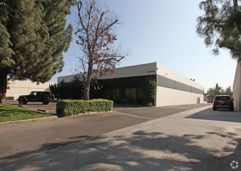 20640 Bahama St, Chatsworth, CA à louer - Photo de l’immeuble – Image 3 sur 10