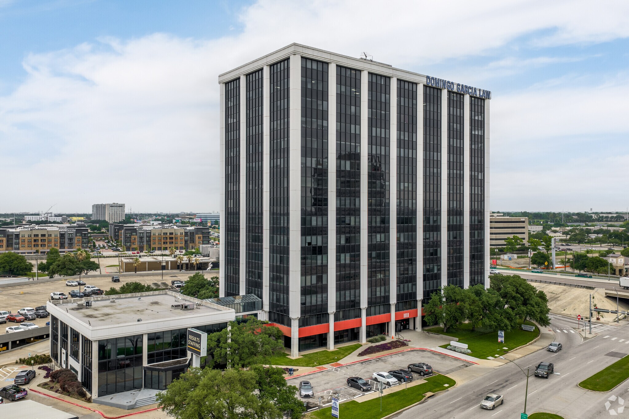 1111 W Mockingbird Ln, Dallas, TX à vendre Photo principale– Image 1 sur 25