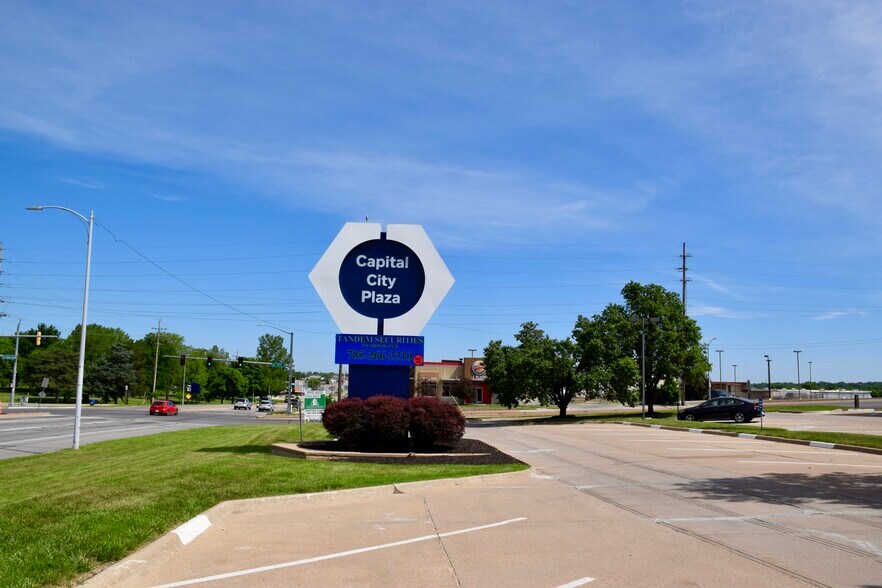 3706 SW Topeka Blvd, Topeka, KS à louer - Photo de l’immeuble – Image 3 sur 18