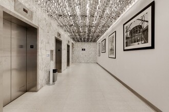 120 Eglinton Ave E, Toronto, ON à louer Photo intérieure– Image 2 sur 2