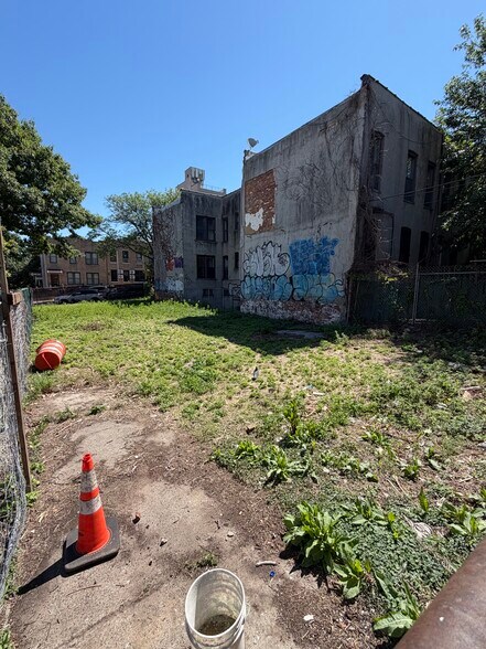 202 61st St, Brooklyn, NY à louer - Photo de l’immeuble – Image 3 sur 6
