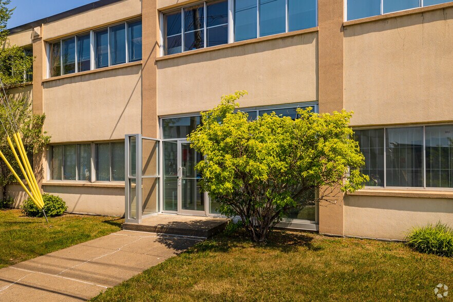 125 Rue Gagnon, Montréal, QC à louer - Photo de l’immeuble – Image 3 sur 5