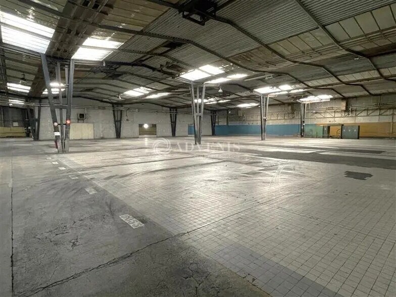 Industriel/Logistique dans Saint-Doulchard à louer - Photo intérieure – Image 1 sur 4