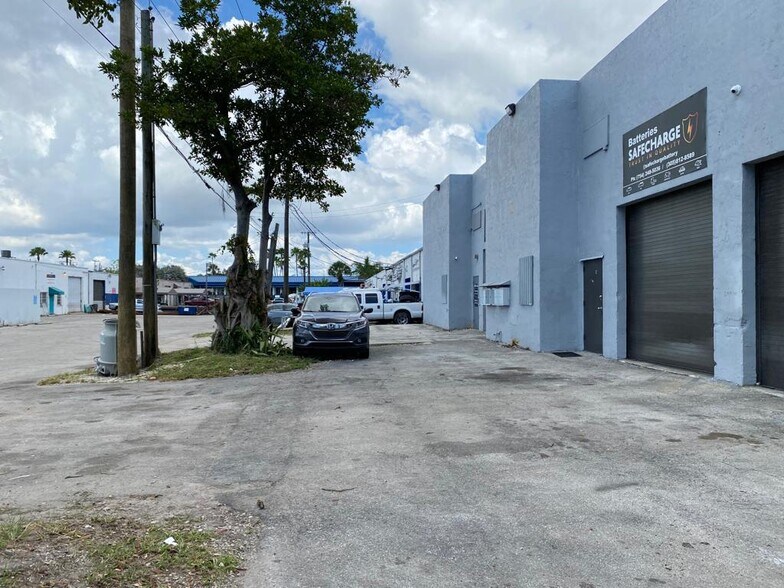 8000 NW 37th Ave, Miami, FL à louer - Photo de l’immeuble – Image 2 sur 2