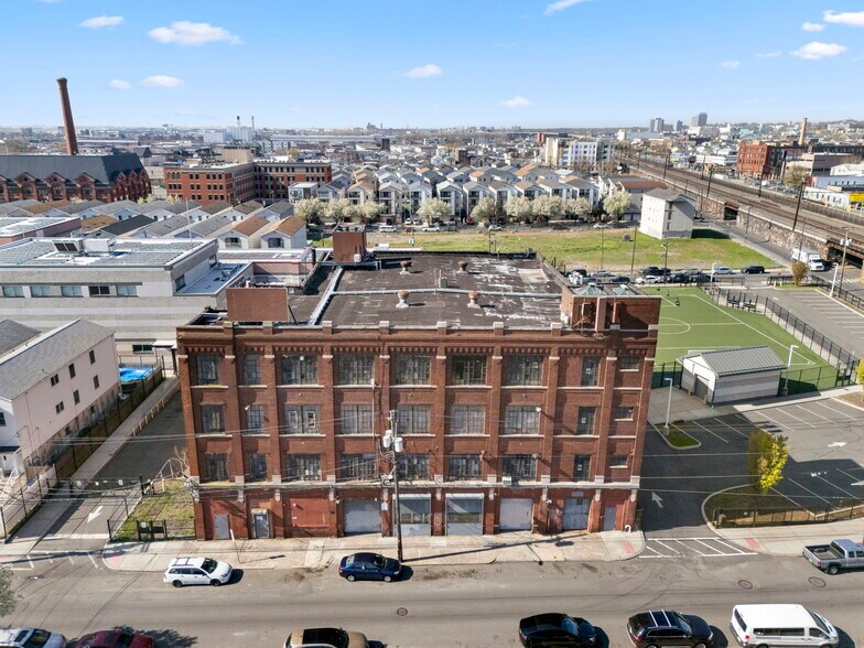 115 E Kinney St, Newark, NJ à vendre - Photo de l’immeuble – Image 2 sur 13