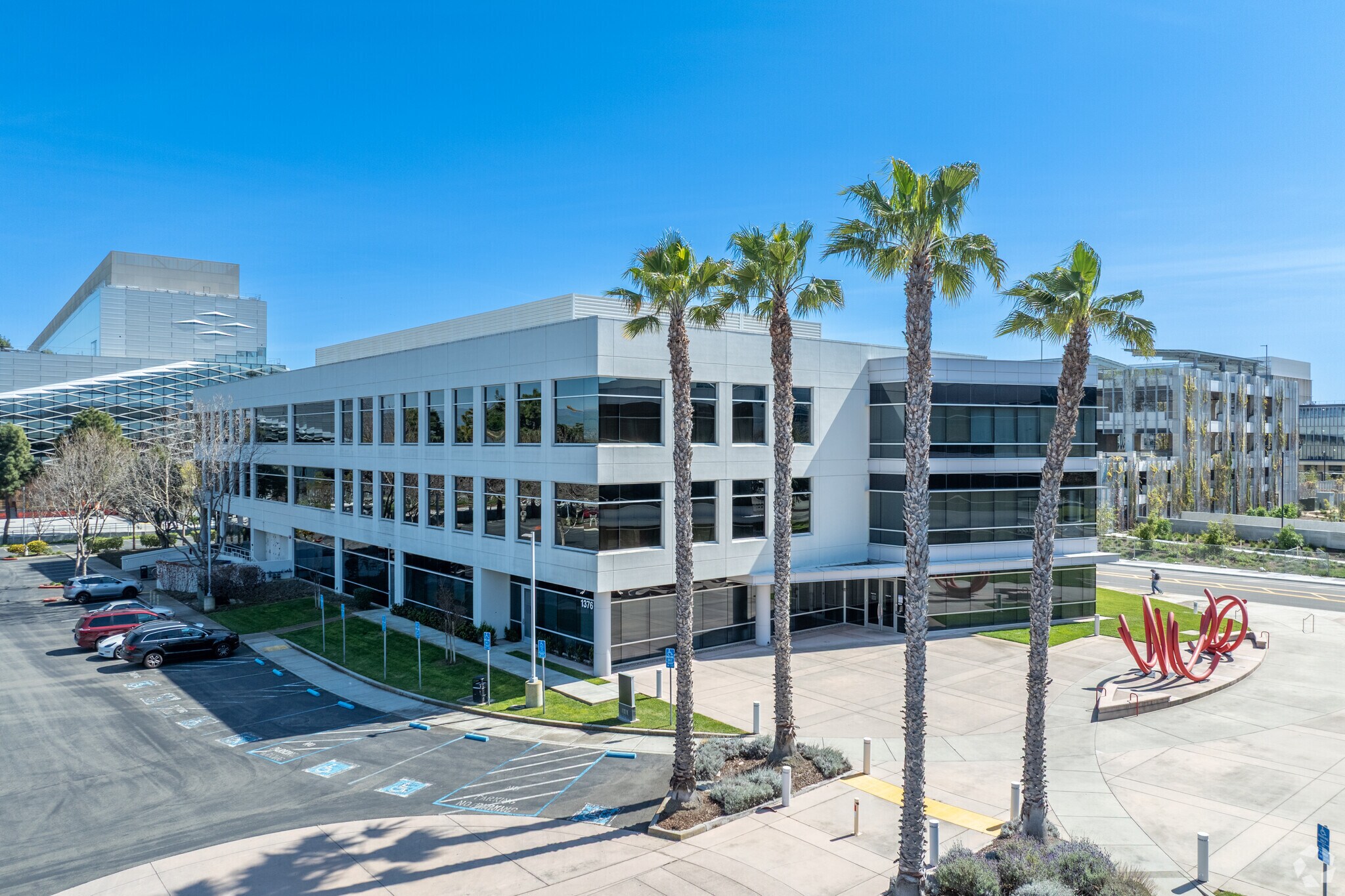 1376 Bordeaux Dr, Sunnyvale, CA à louer Photo de l’immeuble– Image 1 sur 11