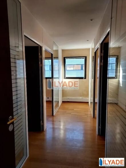 117 Rue Jean Marie Jacquard, Pertuis à louer - Photo de l’immeuble – Image 2 sur 8