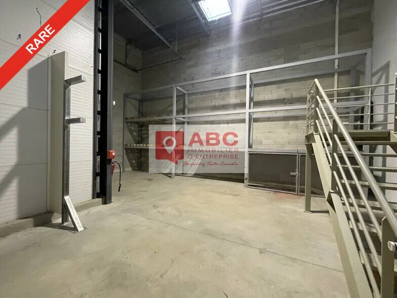 Local d’activités dans Mudaison à louer - Photo de l’immeuble – Image 1 sur 6